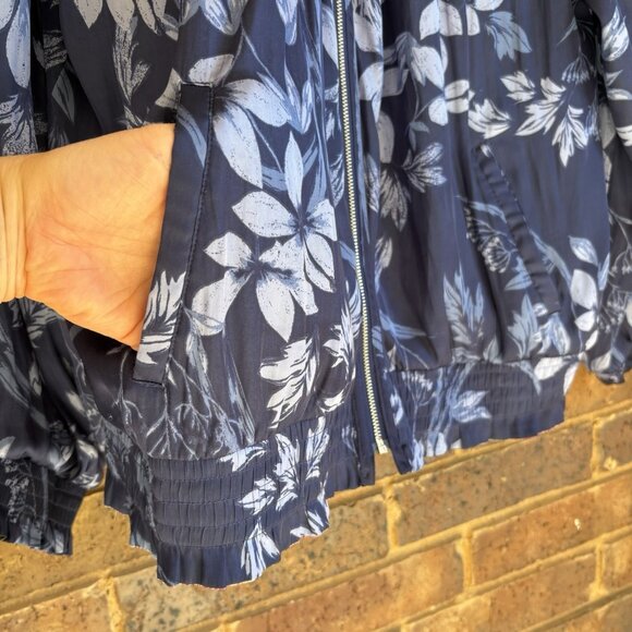 Chico's Size 2 Women's Reversible Shirred Bomber Jacket Floral Romantic L/XL - Picture 3 of 9